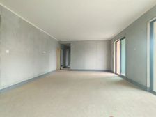 中央公园两梯两户!位置 ,楼层好,朝向也好,版式通透!