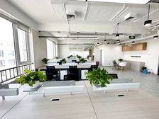 四惠紧邻通惠河写字楼丨高层正对电梯丨采光棒带家具可拎包入住