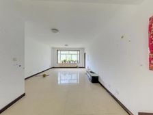 此房南北通透,全明户型,带车位和小棚