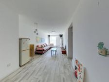 小高层 南北通透的2房 刷卡入户