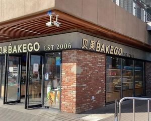 18米大面宽 双面展示 年金72万 十字路口把角位置