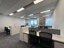 IFC国际金融中心 业主全新定制装修带全套家具 拎包办公