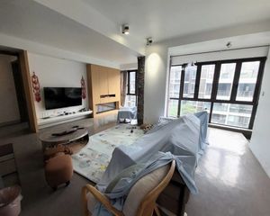 别墅户型 电梯带屋顶花园 出门就是地铁