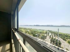 九龙湖 南北通透 房龄新 正规商品房 中间好楼层 双卫格局