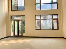 南滨路次新别墅 有电梯 车库地下室 大花园 随时看