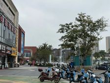 四面展示、全玻璃幕墙面、有外部电梯,带精装修