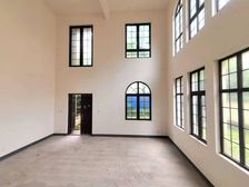 照母山凡尔赛 联排端户 内圈位置 大花园