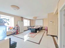 有电梯 医疗配套成熟 中间楼层 出行方便 商品房 房龄新