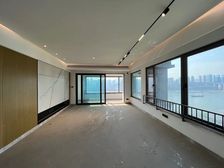 坐看假山美景,十里长江 375万 4室2厅3卫 中装,看花园