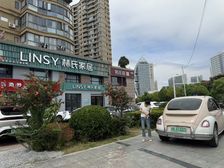 红谷滩十字路口大拐角好停车房东急售年12万