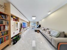 中海御湖熙岸西区:新上精装2室.全天采光.好楼层.有固定车位