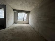 户!东站次新房 星河郡113平中间好楼层 6米长阳台