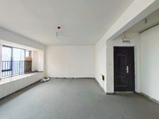 露台喜欢吗 对面就是光环喜欢吗 楼下就是轻轨 出门公园