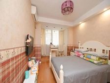 精品示范小区,双南中层,小区位置居中,业主诚意卖,价格可谈!