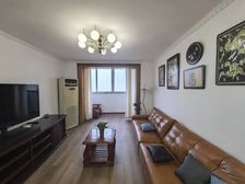 五朵金花之首+电梯房+住家安静+楼下是人和街+视野好