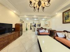 朋友房子套四双卫带入户花园对中庭