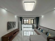 全新婚房装修 飞机户型三房 带固定车位 出门地铁 随时看