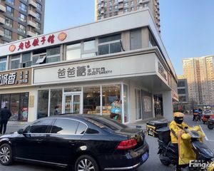 朝阳呼家楼 东三环 门前可外摆 有燃气 可做两层 停车方便