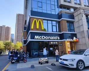 来做房东把角大展示面全业态餐饮铺