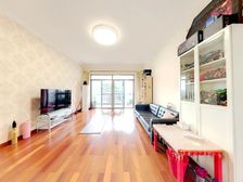 满五年 电梯中层 装修保养好 业主出国卖房子 房子满五年,