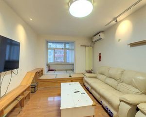 弘大路 3室1厅 106.71平