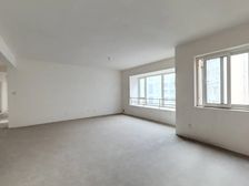 新上!实得面积218平米!6房双卫实得面积,带阳台!