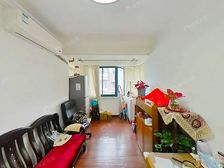 边套全明,客厅带阳台,近地铁,高楼层。小区环境好