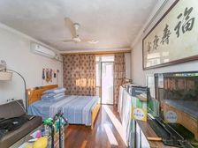 四村很少出大号房子,税费各付,大一房一厅,中间楼层