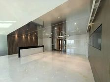 国贸地铁丨北京银泰办公室出租丨精装修正对电梯高区视野开阔