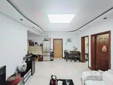 春天花园南北朝向3居1卫带有花园靠谱出售