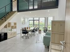 荔湾花地湾坑口2一15人精装独立办公室,物业水电全包