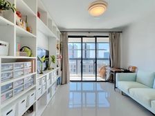 地铁口 采光刺眼一套两房 开间朝南 有车库