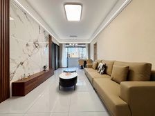 品!质!好!房!解放碑步行街 双轻轨 全新装修带外阳台