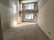 九龙湖花园一期小区中间位置复式房 带一个车位出售