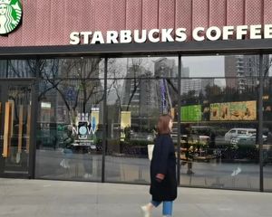 国贸CBD丨万达旁丨地铁口丨年收92万丨星巴克丨可个人丨