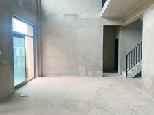 80平星空露台南北通透别墅 近轻轨与商圈 业主安心卖 可谈