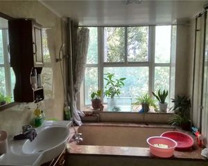汤HOUSE1室1厅东西