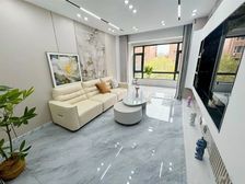 东方之珠凤栖苑 两室两厅 周边商圈配套齐全 出门地铁口