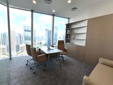 西塔 高层电梯口 198方 2间隔 精装带全套家具 免中介