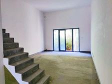 必卖好房 汽博联排别墅 新叭中旁 带车位和花园 价格175万