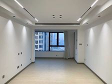 全新精装三房诚心急售丶朝南看中庭丶来电少10颗丶出门轻轨!