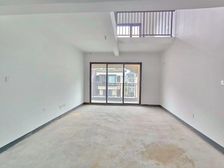 建发御珑湾上叠带车位 7.5 开间纯毛坯带露台