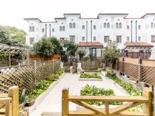 西班牙风情别墅,朝南大院子100平,送150平地下室,满五年