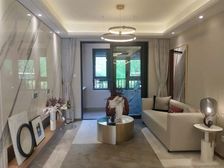 超好的地段!!稀缺花桥中骏世界城 173万 3室2厅2卫 精