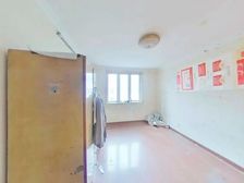 冠生园路237弄小区 近医院 南北通透 电梯房