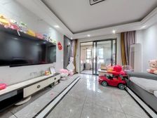 自住装修,边户,大四房,好楼层,采光好,诚心出售