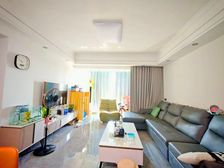 带超大花园,人和轻轨站旁,精装三房双卫急售