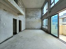 刘家坪轻轨站3号出口朝南上叠带100平米露台