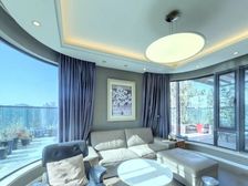 新出,次顶楼,带80平露台,270度观房,有车位,诚意出售