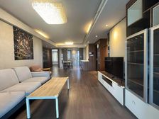 万科翡翠公园四期 精装修三房 可拎包入住 送一个产权车位